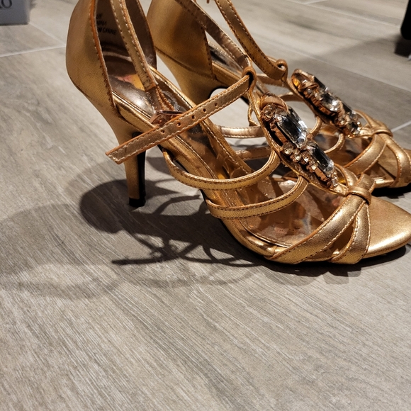 Sandals - Picture 2 of 3